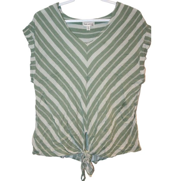 3/$25 🏷 Faith & Joy Women's Top Size Large - Picture 1 of 3